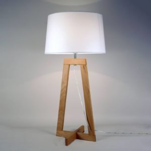 Stolová lampa Sacha LT z textilu a dreva