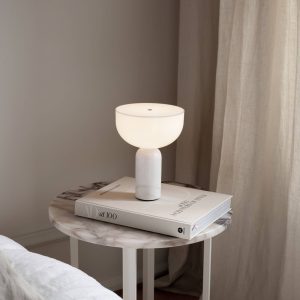 New Works Kizu stolová lampa na batérie biela