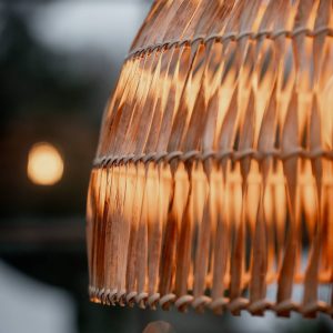 PR Home vonkajšia závesná lampa Lace z prírodného vlákna