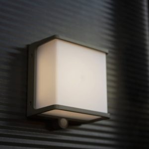 LED solárne nástenné svietidlo Doblo so senzorom